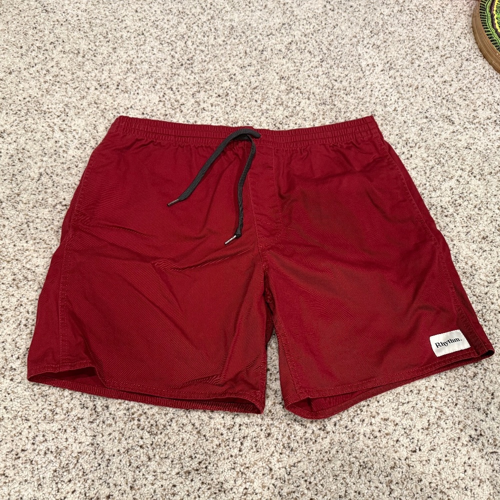 Red rhythm shorts